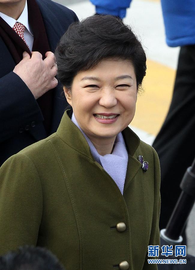 “싱글대통령” 박근혜의 생활: 4시반 기상, 혼자서 아침식사