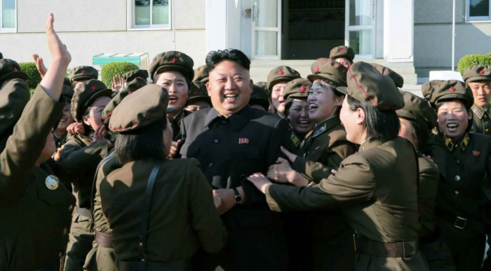 김정은 기계공장 시찰, 녀병사를 눈물을 흘리며 송별