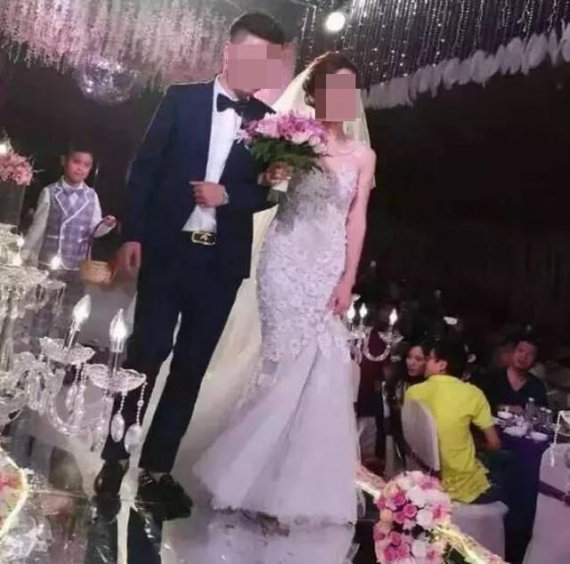 결혼식서 신부에 600만원 선물한 '토호' 신랑